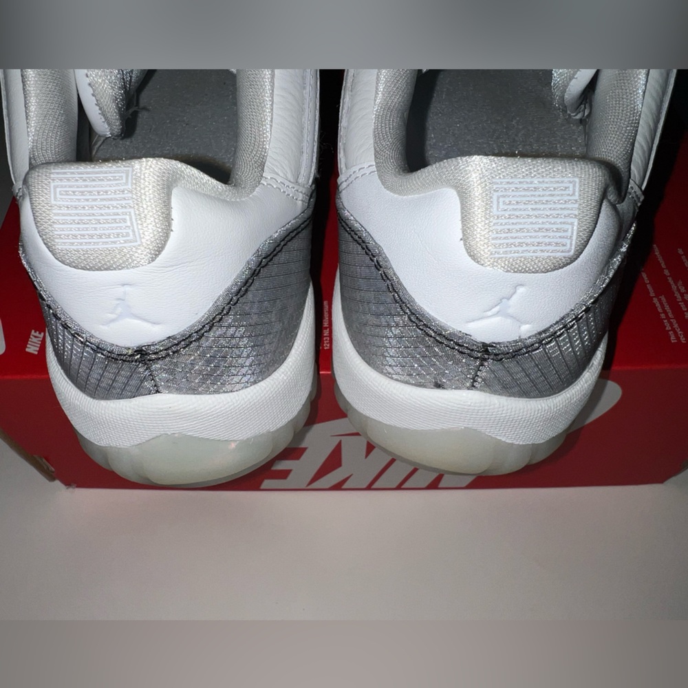 Air Jordan 11 Low Year of the Snake - Picture 10 of 11